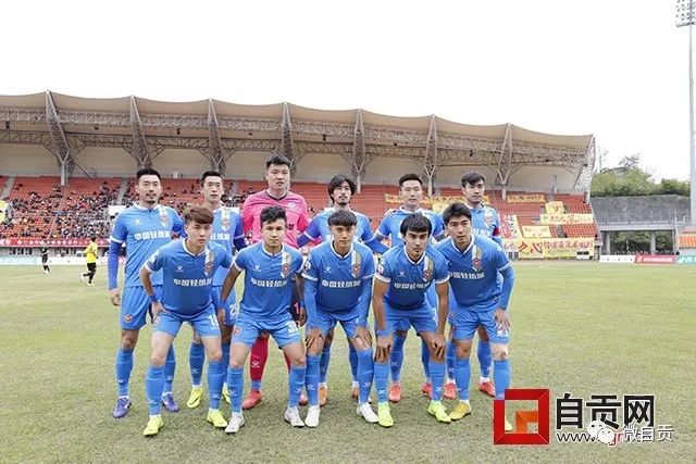 哈特亲自尝试世界杯用球：，很像2010年那款，但没那么难扑